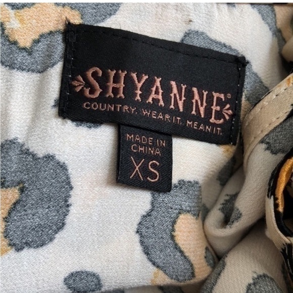 NWT SHYANNE WOMEN'S LEOPARD TIE FRONT TANK TOP  SIZE XSMALL - Picture 4 of 5